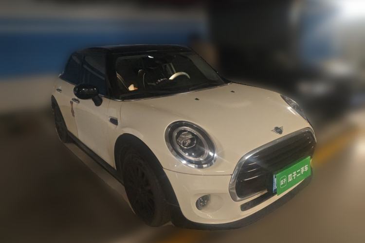 Used MINI 2019 1.5T COOPER Classic Edition Five-Door Version Front Right 45 Deg