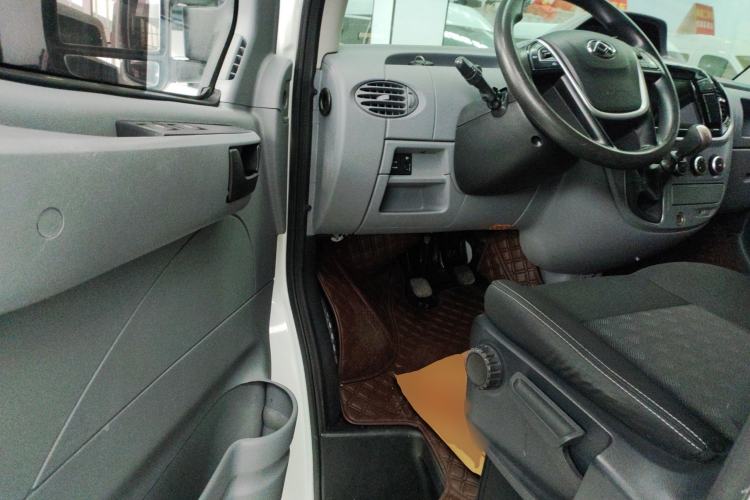 Used SAIC MAXUS Xintu V80 2021 2.0T Manual Classic Aoyuntong Short Wheelbase Mid-Roof 5/6-Seater Driver Seat