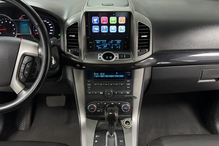 Used Chevrolet Captiva 2015 2.4L 4x4 Flagship Edition 7-Seater
