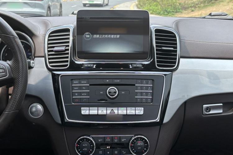 Used Mercedes-Benz GLS 2017 GLS 400 4MATIC Fashion Edition Interior 9