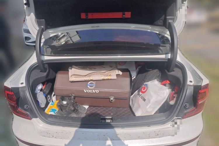 Used Volvo S60 New Energy 2024 T8 All-Wheel Drive Long-Range Zhiyi Luxury Edition
