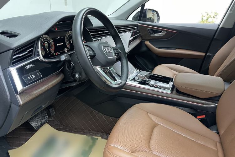 Used Audi Q7 2021 55 TFSI quattro S line Sport model
