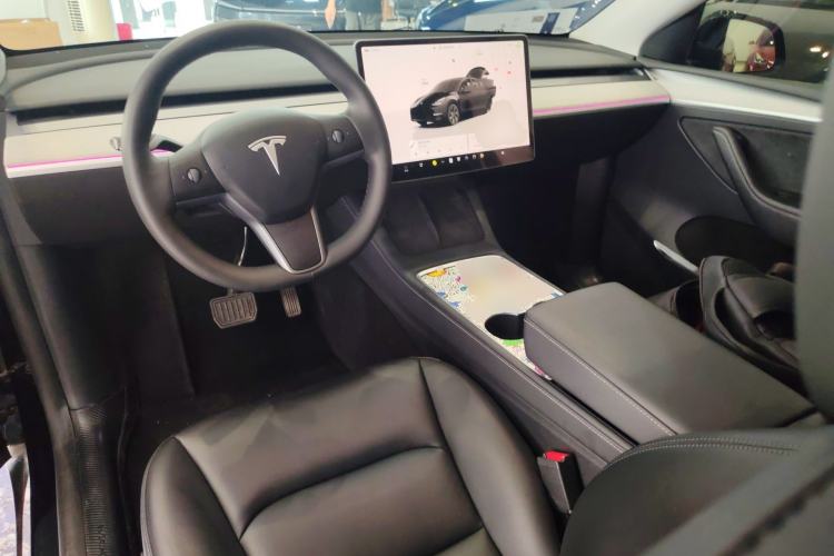 Used Tesla Model Y 2023 Rear-Wheel-Drive Version Center Console