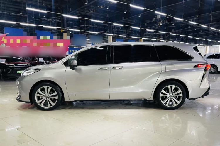 Used Toyota Sienna 2021 2.5L Hybrid Premium Edition
