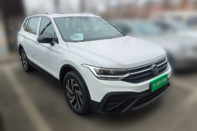 Used Volkswagen Tiguan L 2025 Model, Outstanding Version, 300TSI Automatic Two-Wheel Drive Longteng Edition Front Right 45 Deg