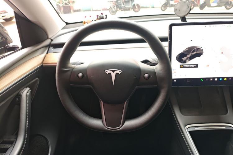 Used Tesla Model Y 2021 Standard Range Rear-Wheel Drive Version Steering Wheel