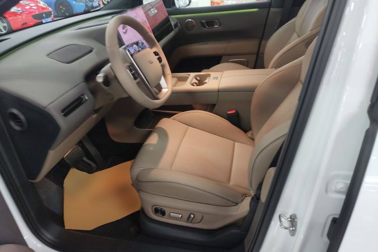 Used Li Auto i6 2025 Model Two-Wheel-Drive Standard Type
