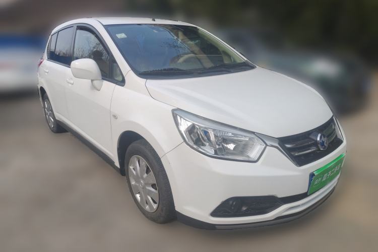 Used Venucia R50 2015 1.6L Manual Fashion Edition
