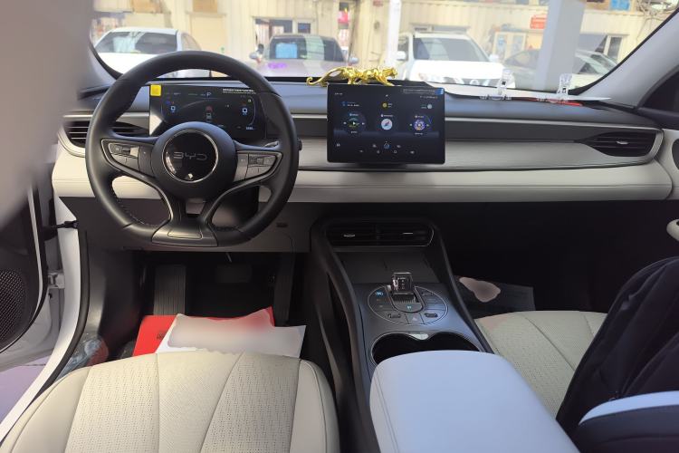 Used BYD Seal 05 DM-i 2025 DM-i Smart Drive 55KM Luxury Model Center Console