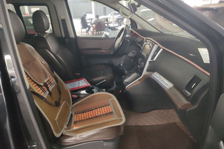 Used FORTHING Lingzhi PLUS 2021 2.0L Manual Luxury 7-Seater Right Front Seat