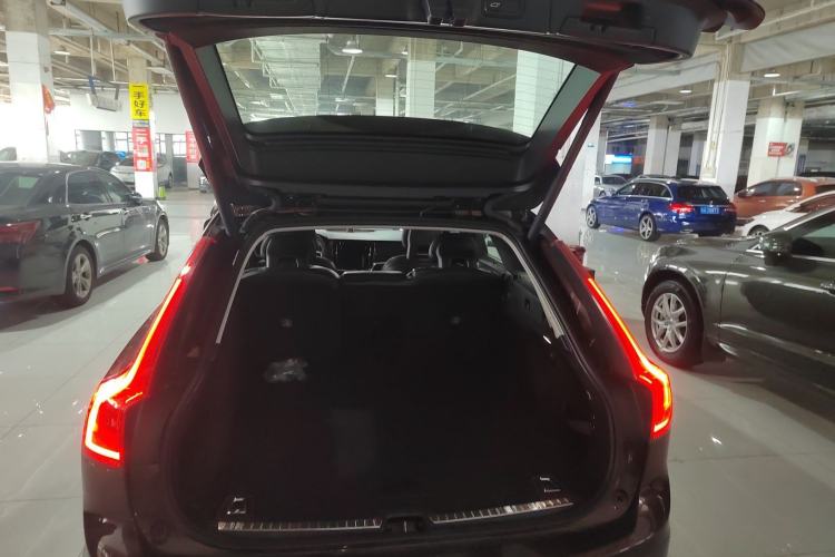Used Volvo V90 2017 Cross Country T5 AWD Prestige Edition Trunk
