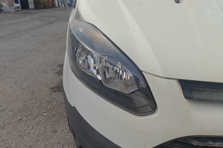 Used Ford Transit 2017 2.0T Diesel Van Short Wheelbase Low Roof China IV Standard
