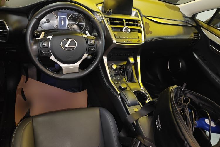 Used Lexus NX 2015 200T All-Wheel-Drive Fēngshàng Edition Center Console