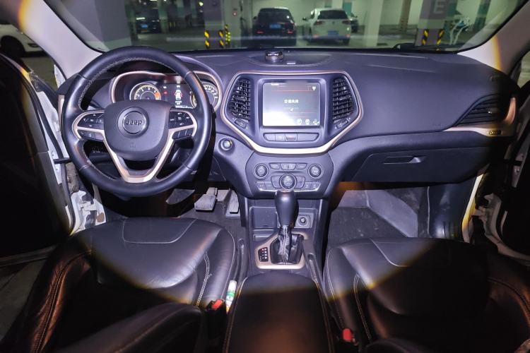 Used Jeep Cherokee 2017 2.4L Leading Smart Edition
