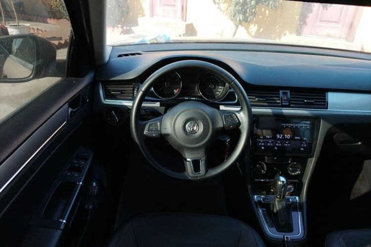 Used Volkswagen Bora 2015 Value Edition 1.6L Automatic Comfort Version Steering Wheel