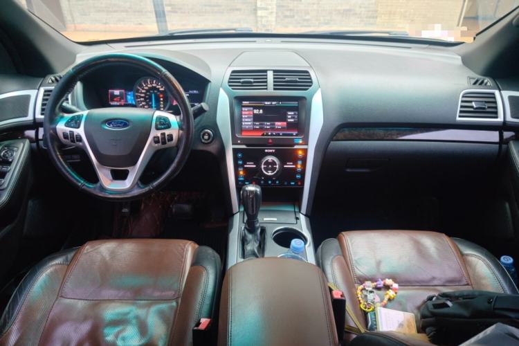 Used Ford Explorer 2013 3.5L Deluxe Model Center Console