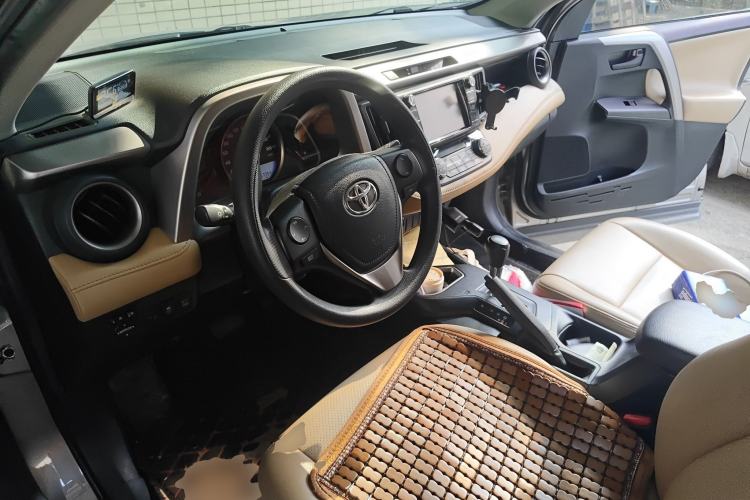 Used Toyota RAV4 2016 2.0L CVT Two-Wheel Drive Fashion Edition China V Standard