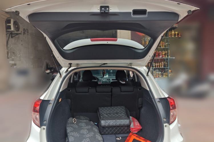 Used Honda Vezel 2018 1.5L CVT 2WD Technology Elite Model Trunk