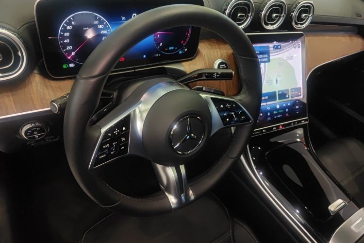 Used Mercedes-Benz C-Class 2022 Facelift C 260 L Center Console