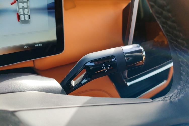 Used Geely Galaxy LEVC L380 2024 140-Degree 6-Seater All-Wheel-Drive Ultra