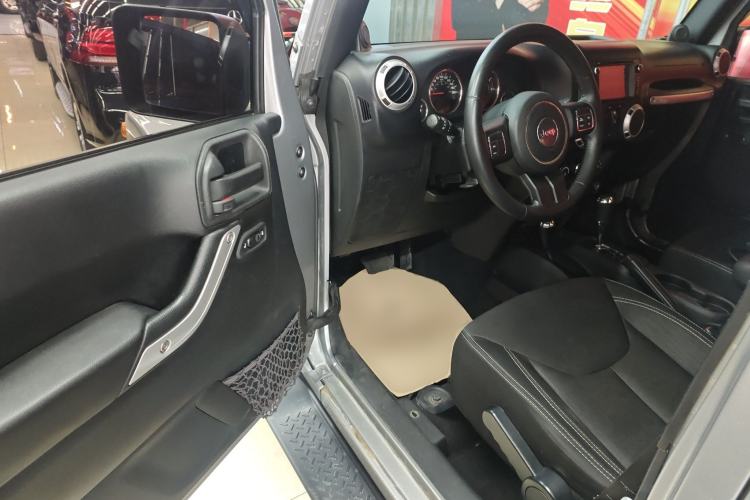 Used Jeep Wrangler 2014 2.8TD Sahara Four-Door Edition
