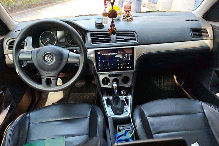 Used Volkswagen Gran Lavida 2013 1.4 TSI Automatic Comfort Model Center Console