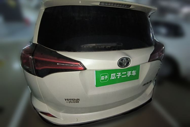 Used Toyota RAV4 2016 2.0L CVT Two-Wheel Drive Fashion Edition China V Standard
