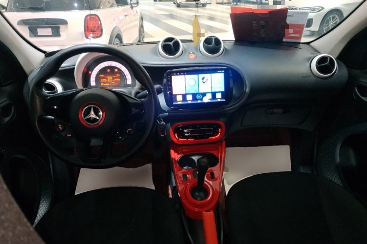 smart forfour 2018 1.0L 52 kW Dynamic Edition مستعملة