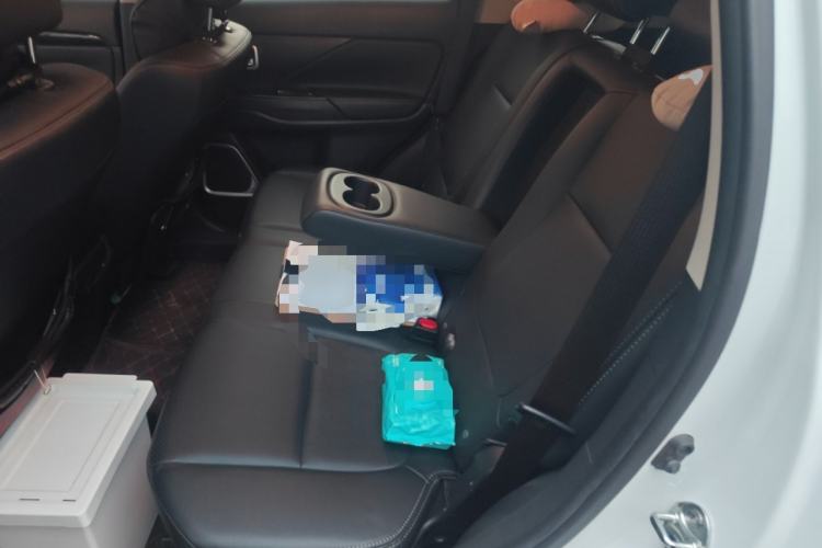 Used Mitsubishi Outlander 2018 2.4L 4x4 Prestige Edition 7 Seats Left Rear Seat