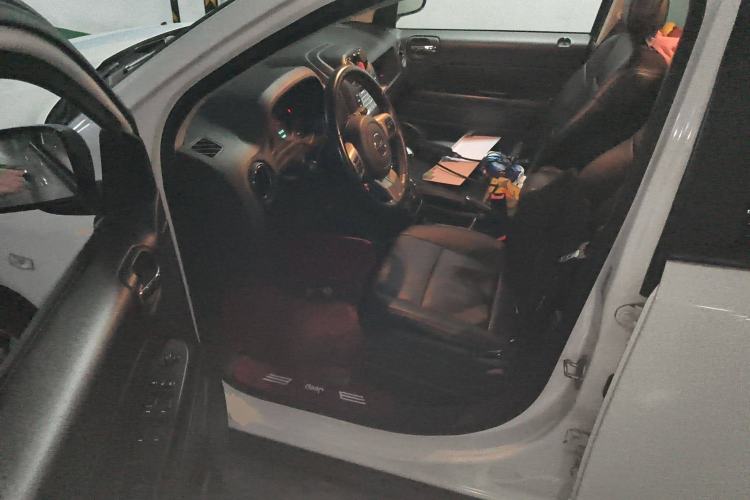 Used Jeep Compass 2013 2.0L two-wheel drive sport version