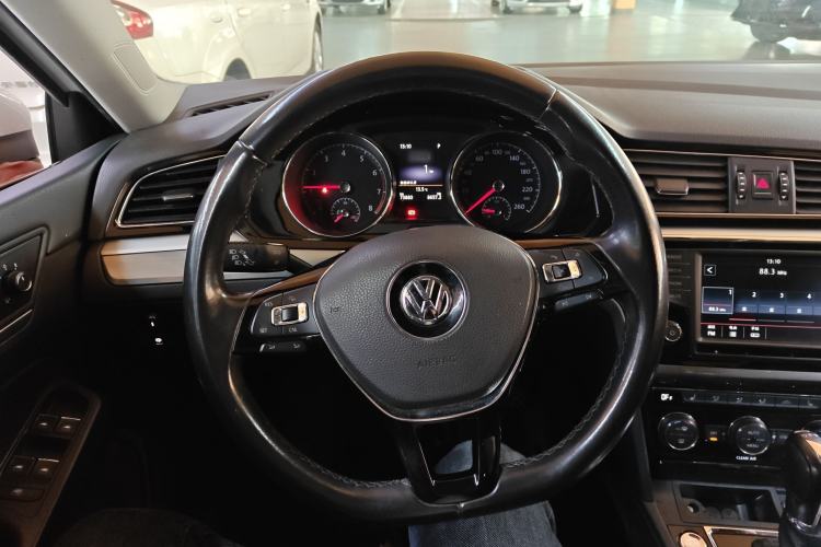 Used Volkswagen Lamando 2015 280TSI DSG Luxury Edition