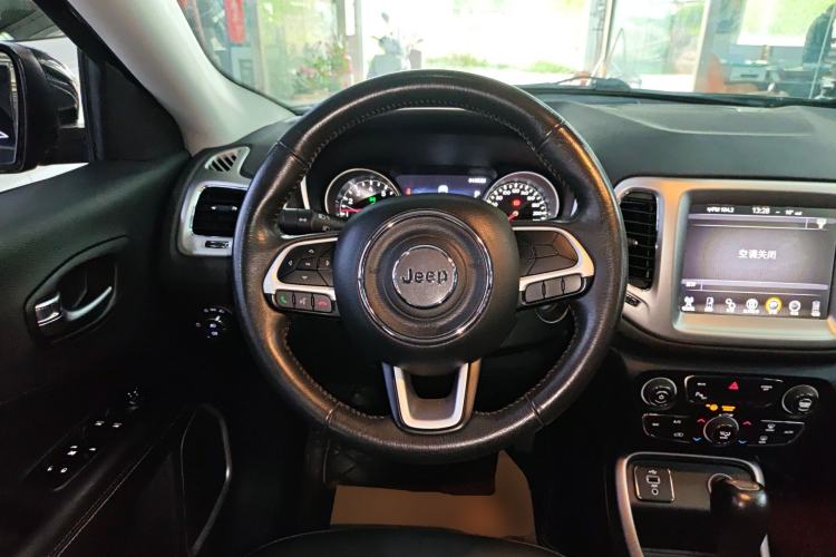 Used Jeep Compass 2017 200T Automatic Family Edition Steering Wheel
