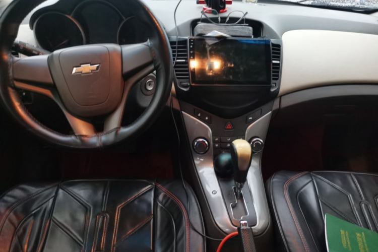 Used Chevrolet Cruze 2015 1.5L Classic SE AT Center Console