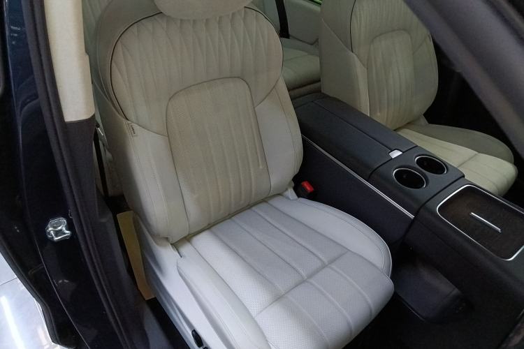 Used VOYAH Dream 2025 PHEV Four-Wheel-Drive Flagship Kunpeng Edition
