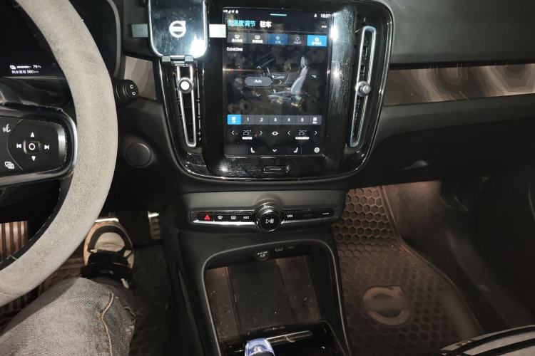 Used Volvo XC40 New Energy 2023 Four-Wheel-Drive High-Performance Version