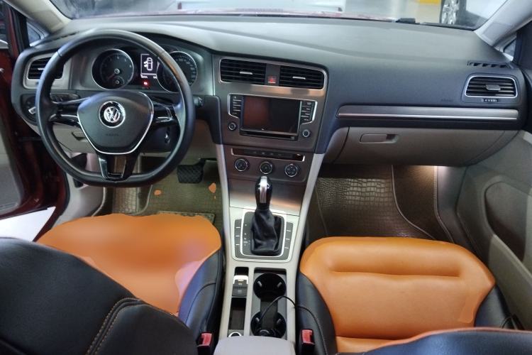 Used Volkswagen Golf 2016 230TSI Automatic Comfort Version
