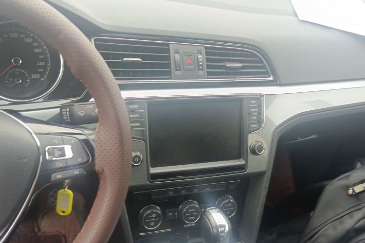 Used Volkswagen Lamando 2018 280TSI DSG Comfort Edition Center Console