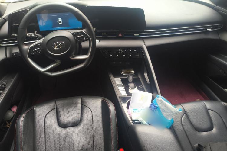 Used Hyundai Elantra 2022 1.5L CVT 20th Anniversary Edition Center Console