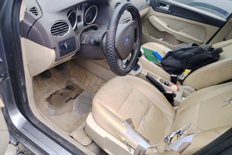 Used Ford Focus 2013 Sedan Classic 1.8L Manual Base Model Left Front Seat