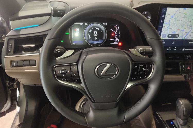 Used Lexus ES 2025 300h Deluxe Edition
