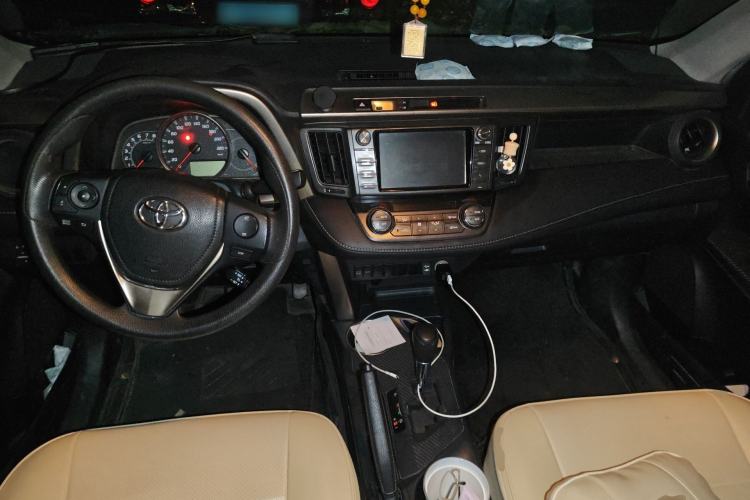 Used Toyota RAV4 2015 2.0L CVT Two-Wheel Drive Fashion Edition