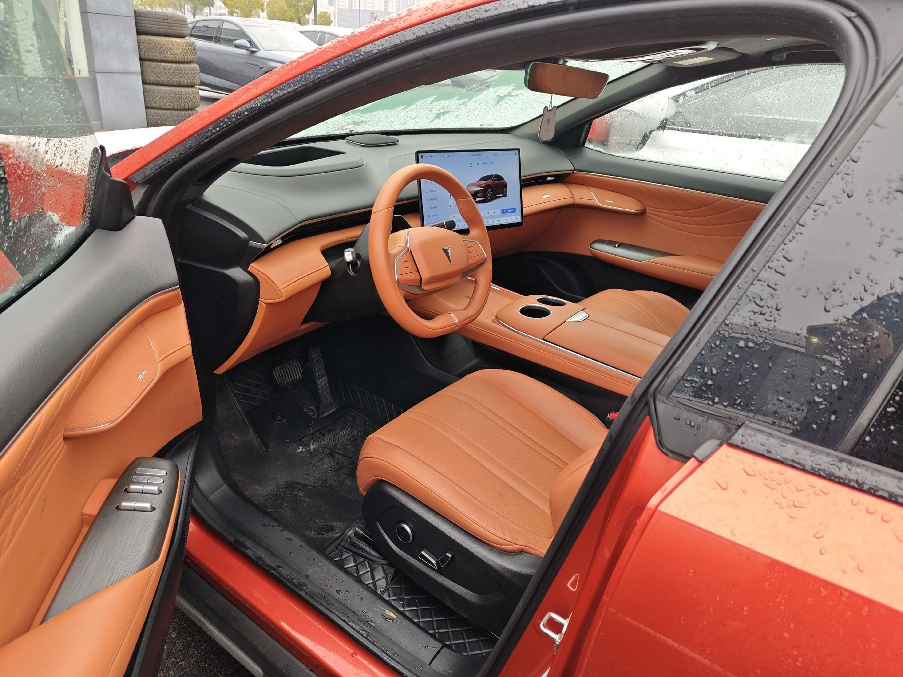 المقاعد الأمامية داخل السيارة