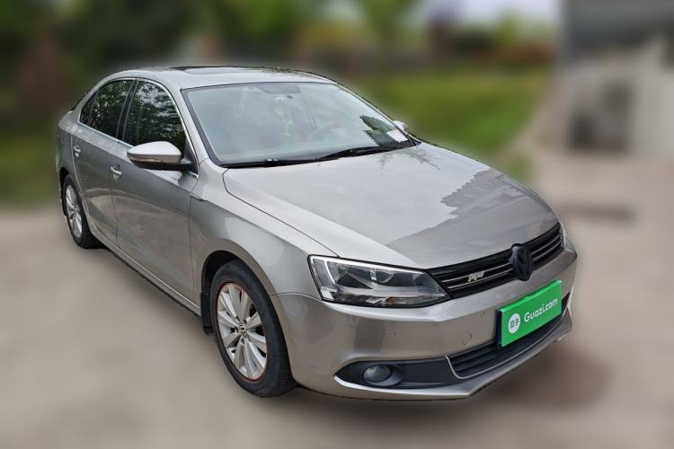 Used Volkswagen Sagitar 2014 Revised Version 1.4TSI Automatic Luxury Edition Front Right 45 Deg