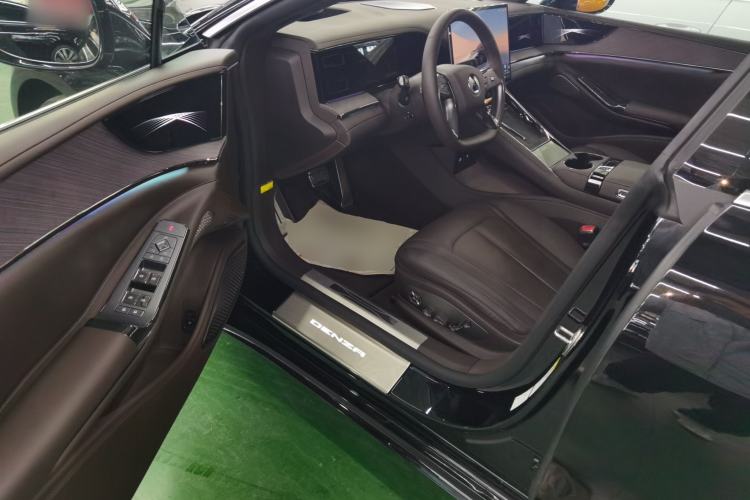 Used Denza Z9 2024 1100 km Four-Wheel Drive Max Version
