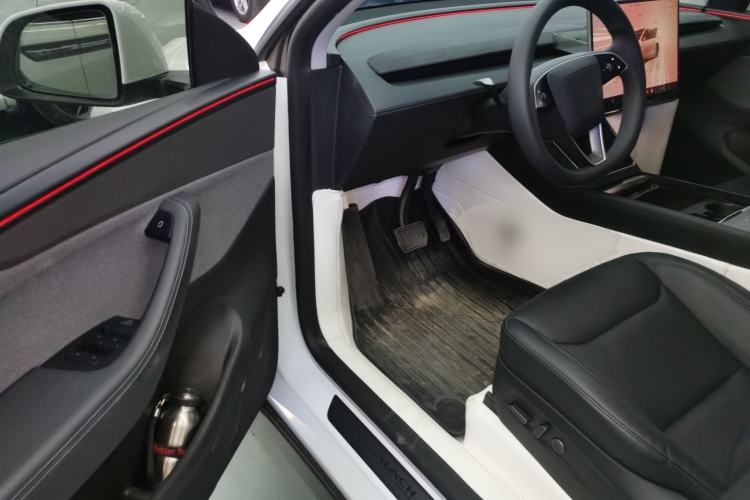 Used Tesla Model Y 2025 Rear-Wheel-Drive Version Driver Seat