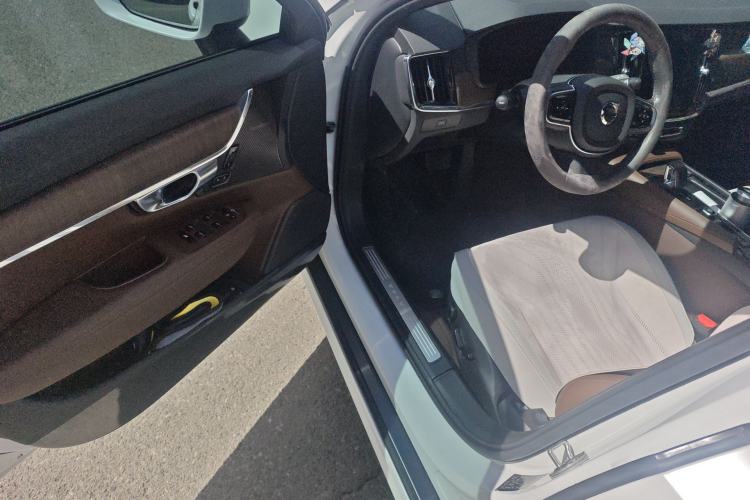 Used Volvo V90 2025 Cross Country B5 AWD Smart Range Edition
