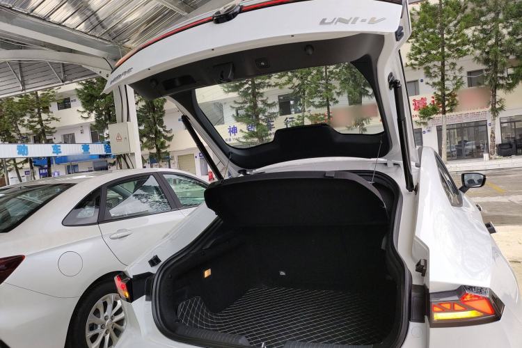 Used Changan UNI-V iDD 2024 Blue Whale Smart Electric iDD 136km Smart & Fun Model
