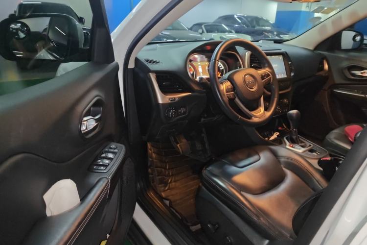 Used Jeep Cherokee 2016 2.0L Superior Edition