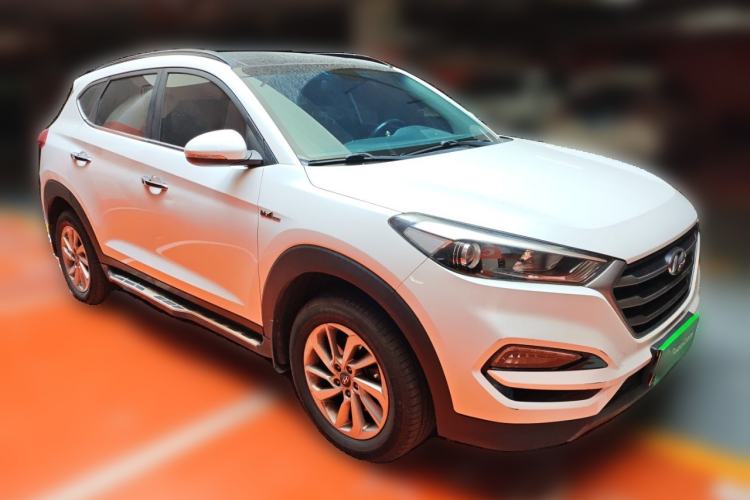 Used Hyundai Tucson 2015 1.6T Dual-Clutch Two-Wheel-Drive Smart Model Front Right 45 Deg