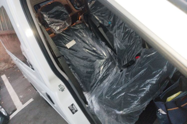 Used SAIC MAXUS Xintu V80 2023 2.0T Manual Classic Aoyuntong Short Wheelbase Mid-Roof 5/6-Seater